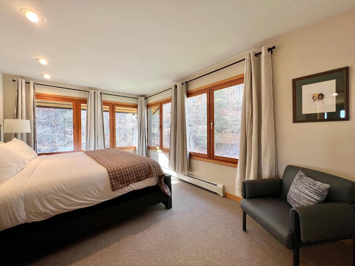 Outland Chalet & Suites Great Smoky Mountains Whittier Bilik gambar