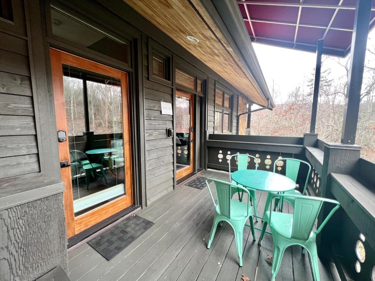 Outland Chalet & Suites Great Smoky Mountains Whittier Luaran gambar