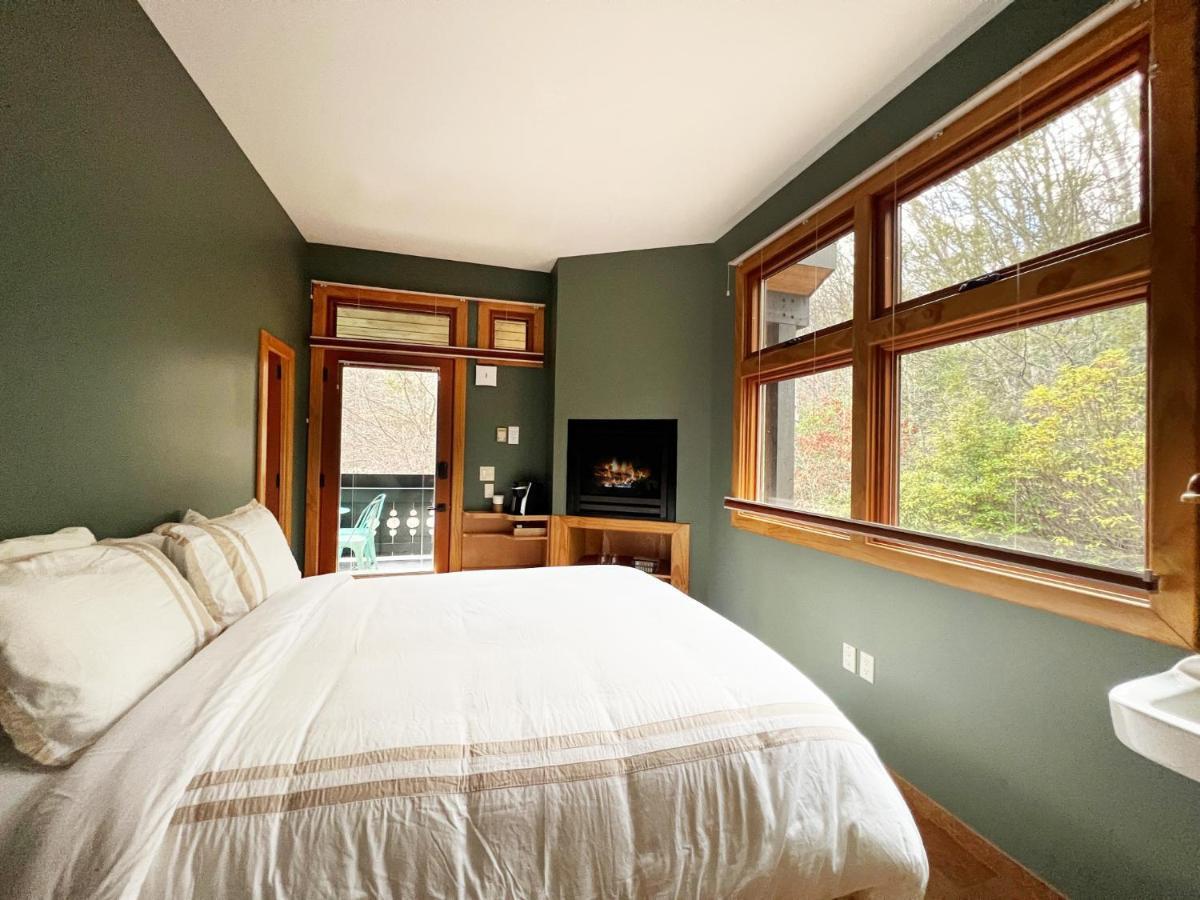 Outland Chalet & Suites Great Smoky Mountains Whittier Luaran gambar
